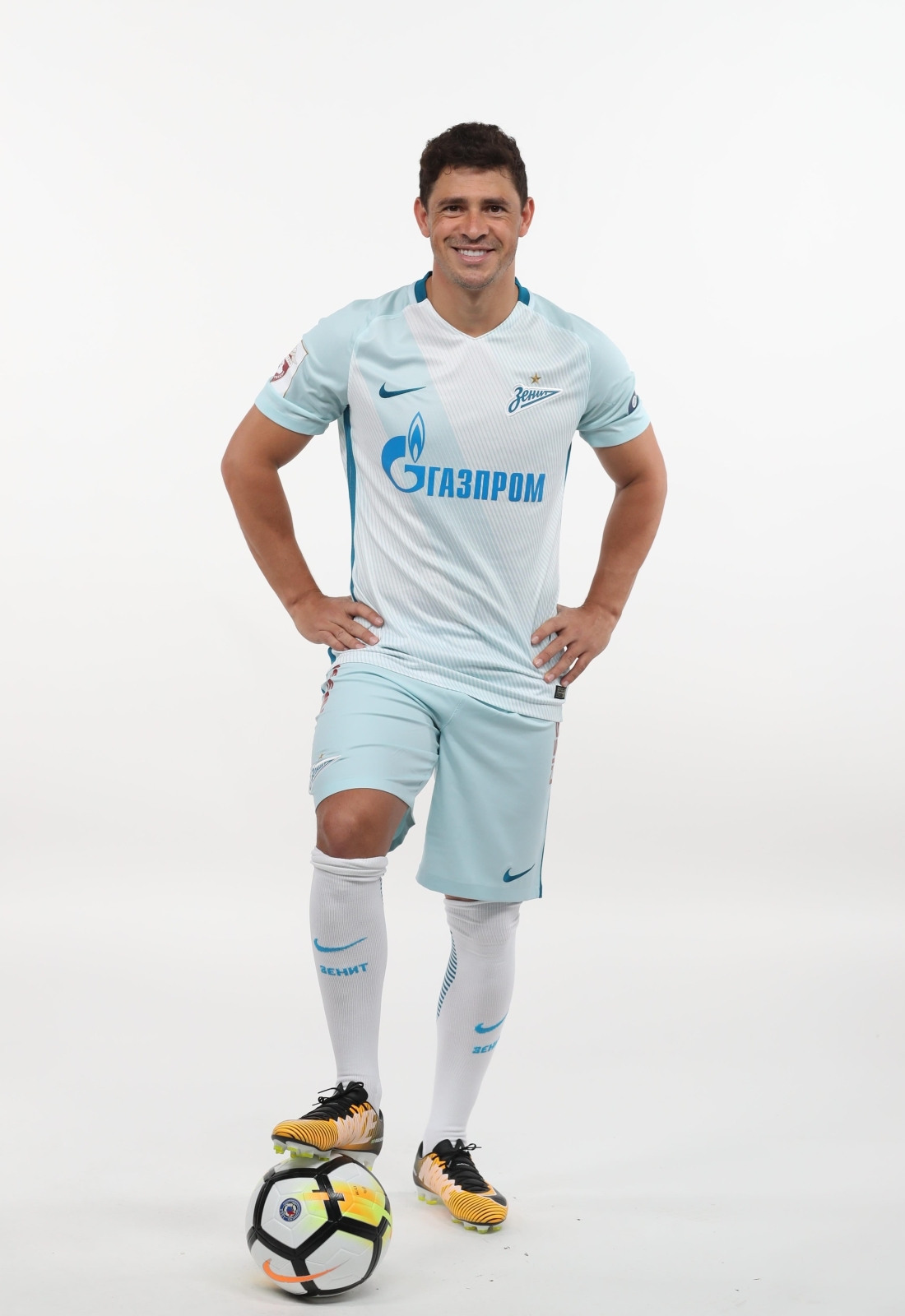 Фотосессия футболистов и тренеров основного состава ФК «Зенит» сезона 2017/2018