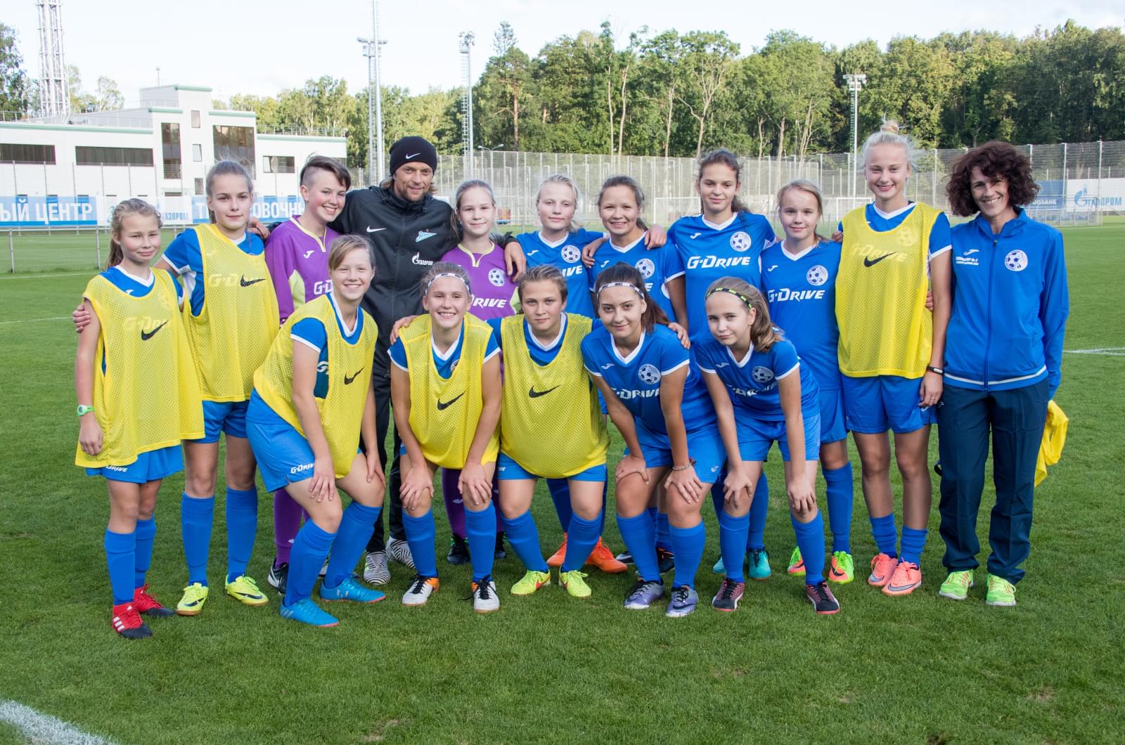 Футболистки «Авроры» в гостях у «Зенита»