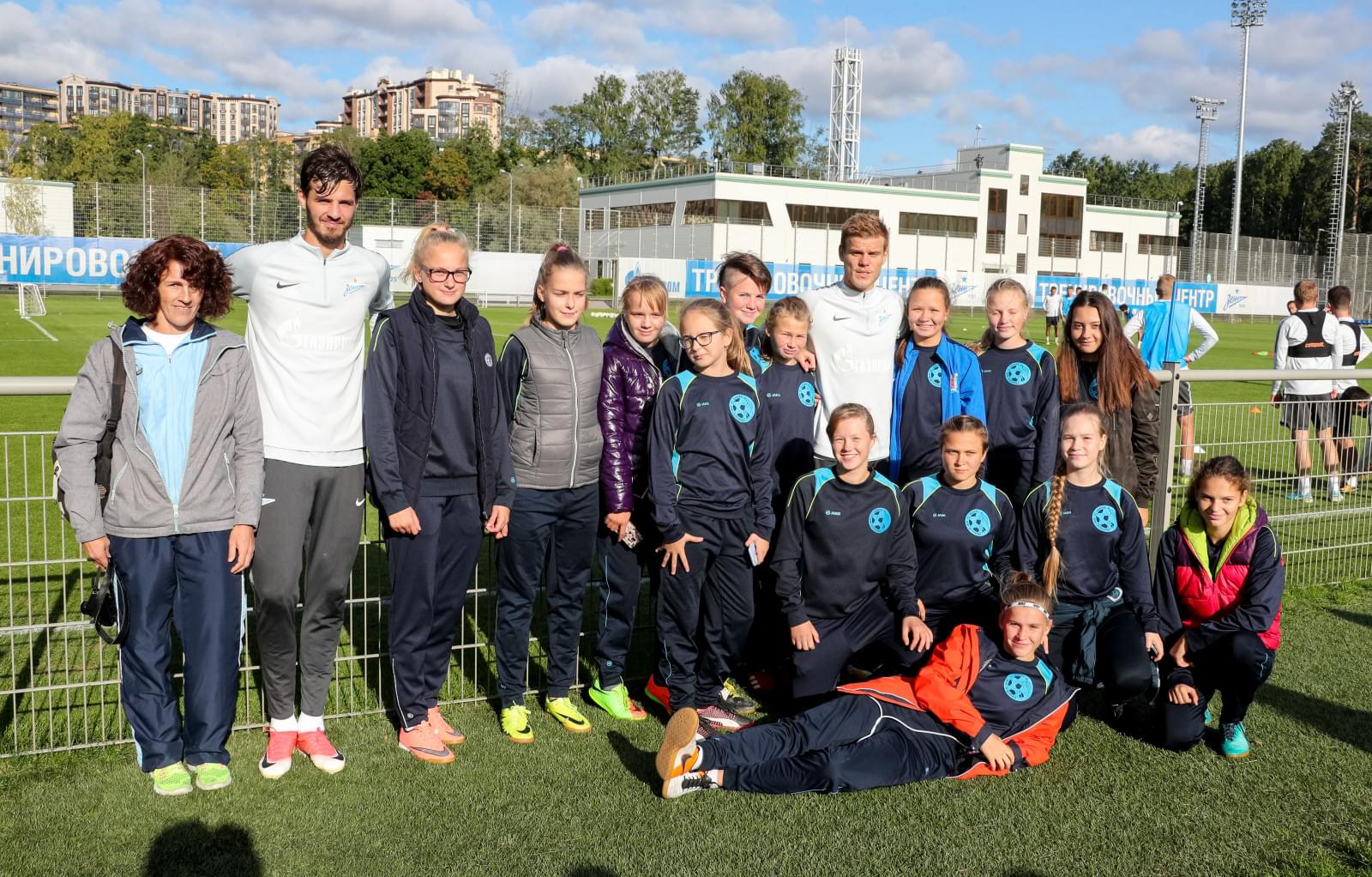 Футболистки «Авроры» в гостях у «Зенита»