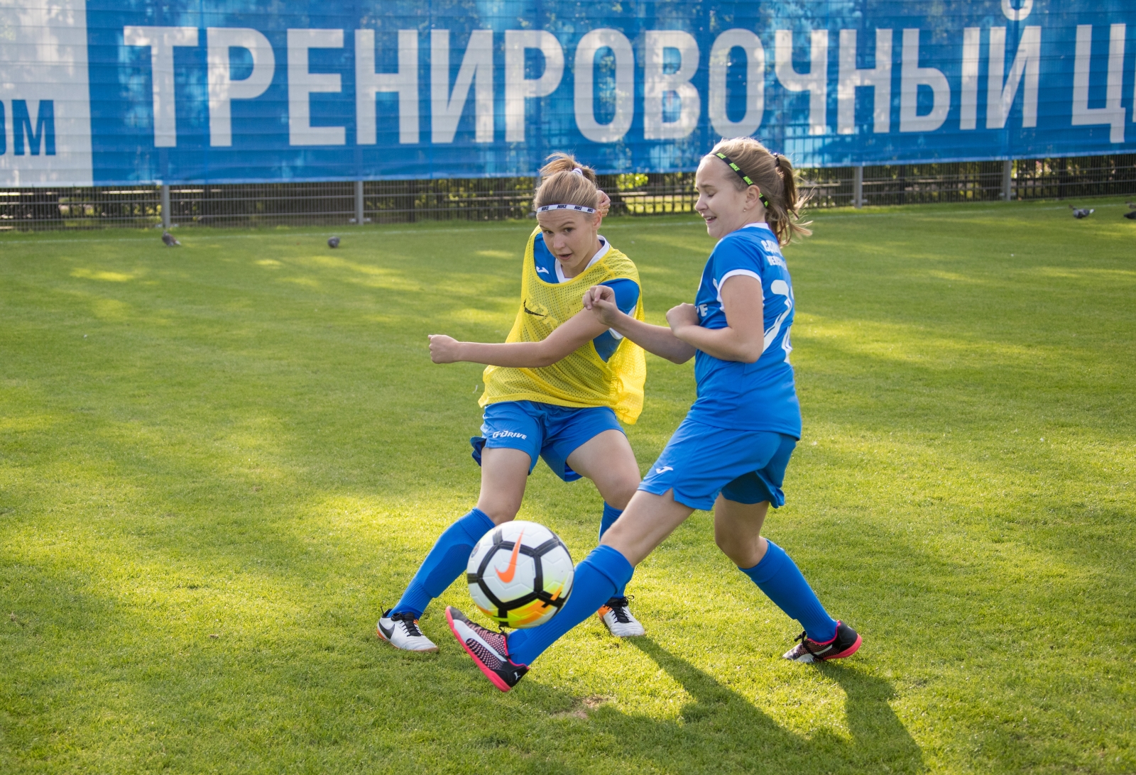 Футболистки «Авроры» в гостях у «Зенита»