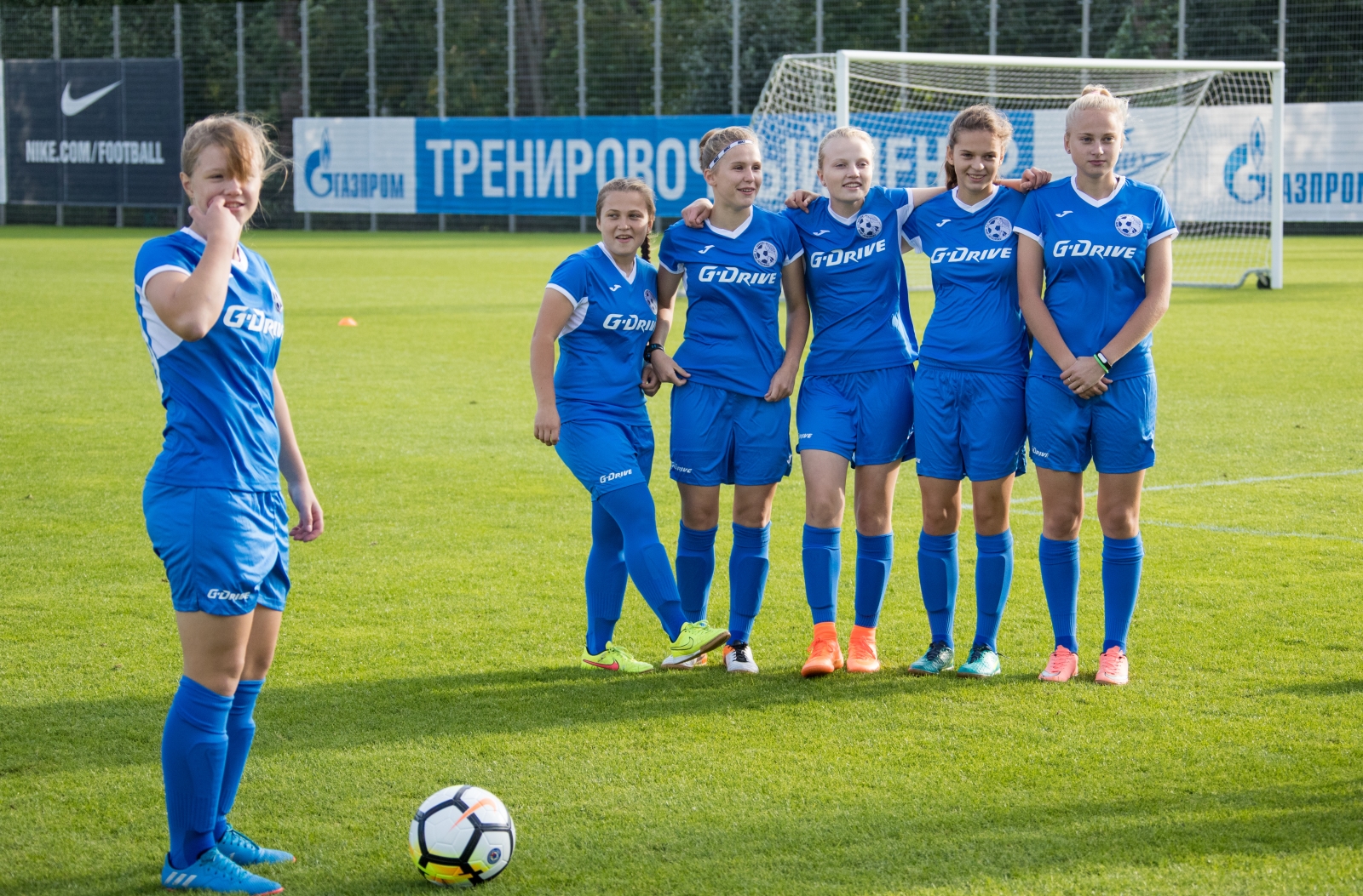 Футболистки «Авроры» в гостях у «Зенита»