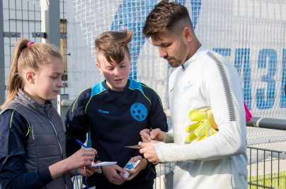 Футболистки «Авроры» в гостях у «Зенита»