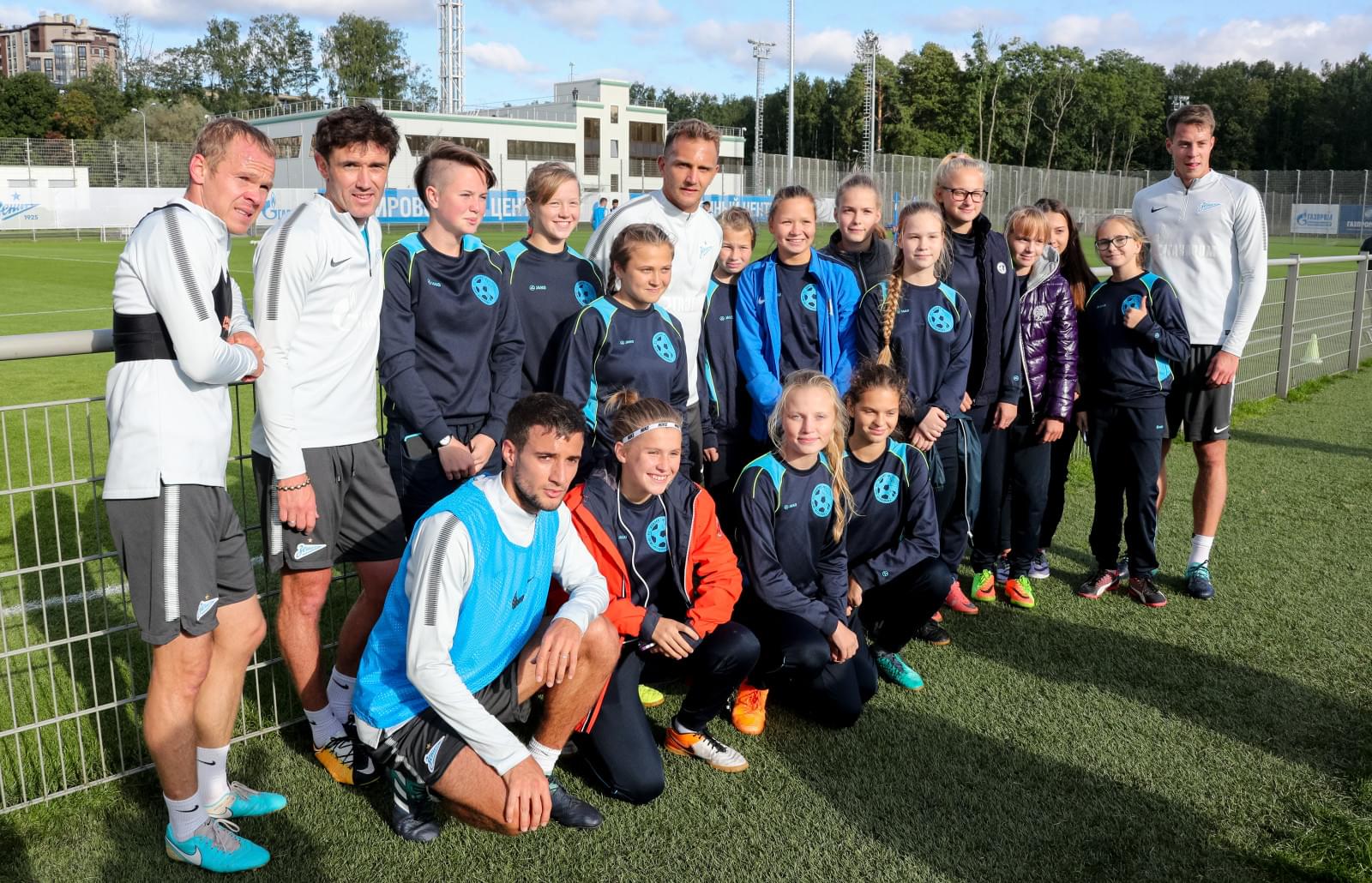 Футболистки «Авроры» в гостях у «Зенита»