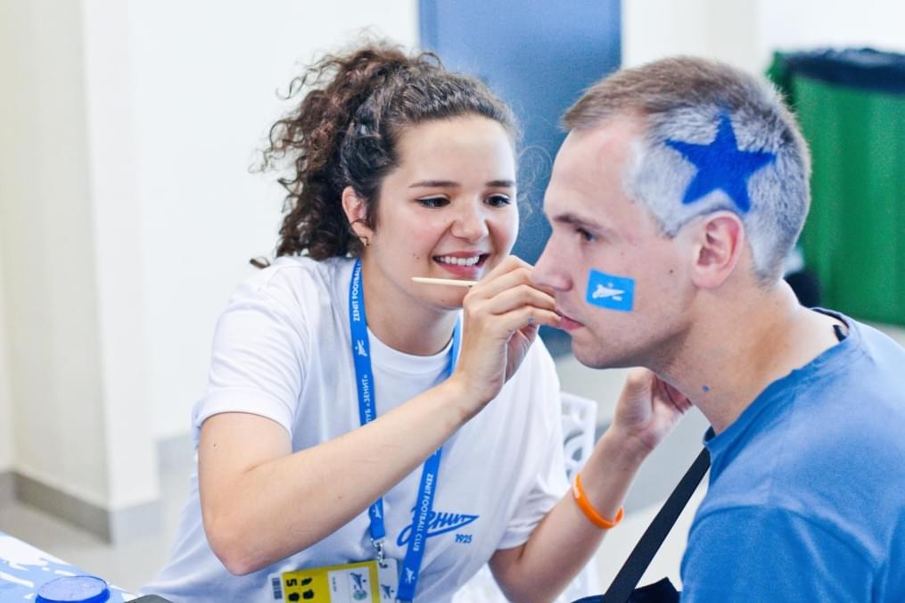 Первый в истории сине-бело-голубых «Фан-Променад» на стадионе «Санкт-Петербург»