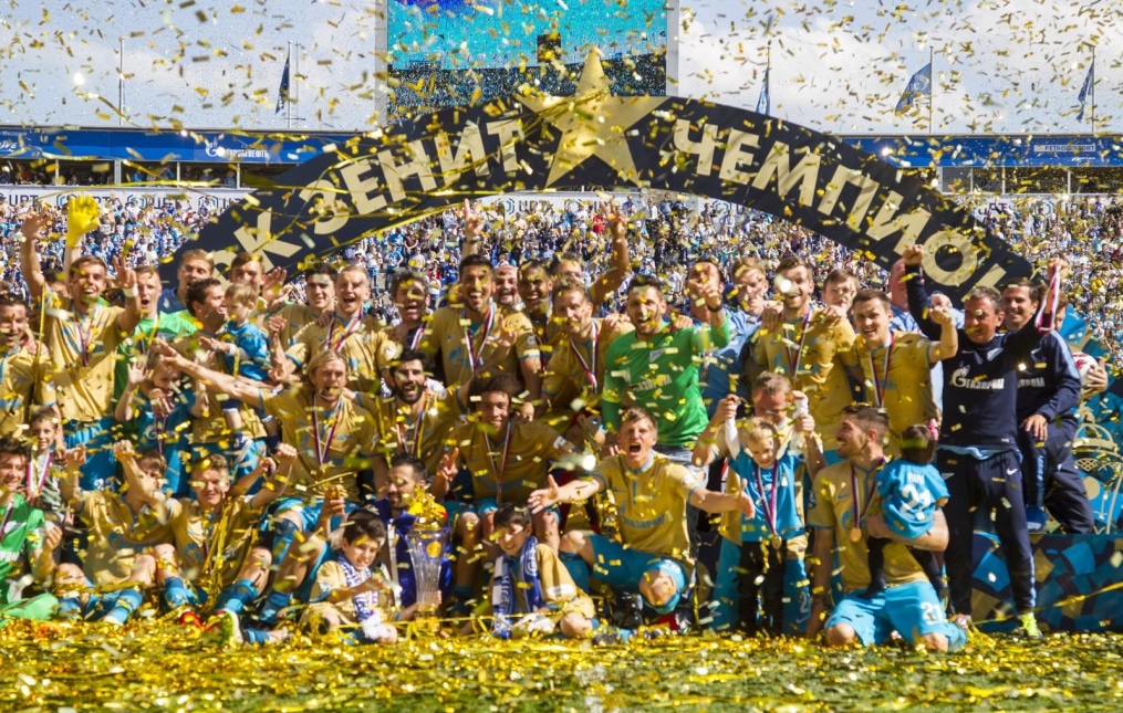 Церемония награждения команды «Зенит» золотыми медалями и кубком Чемпиона России