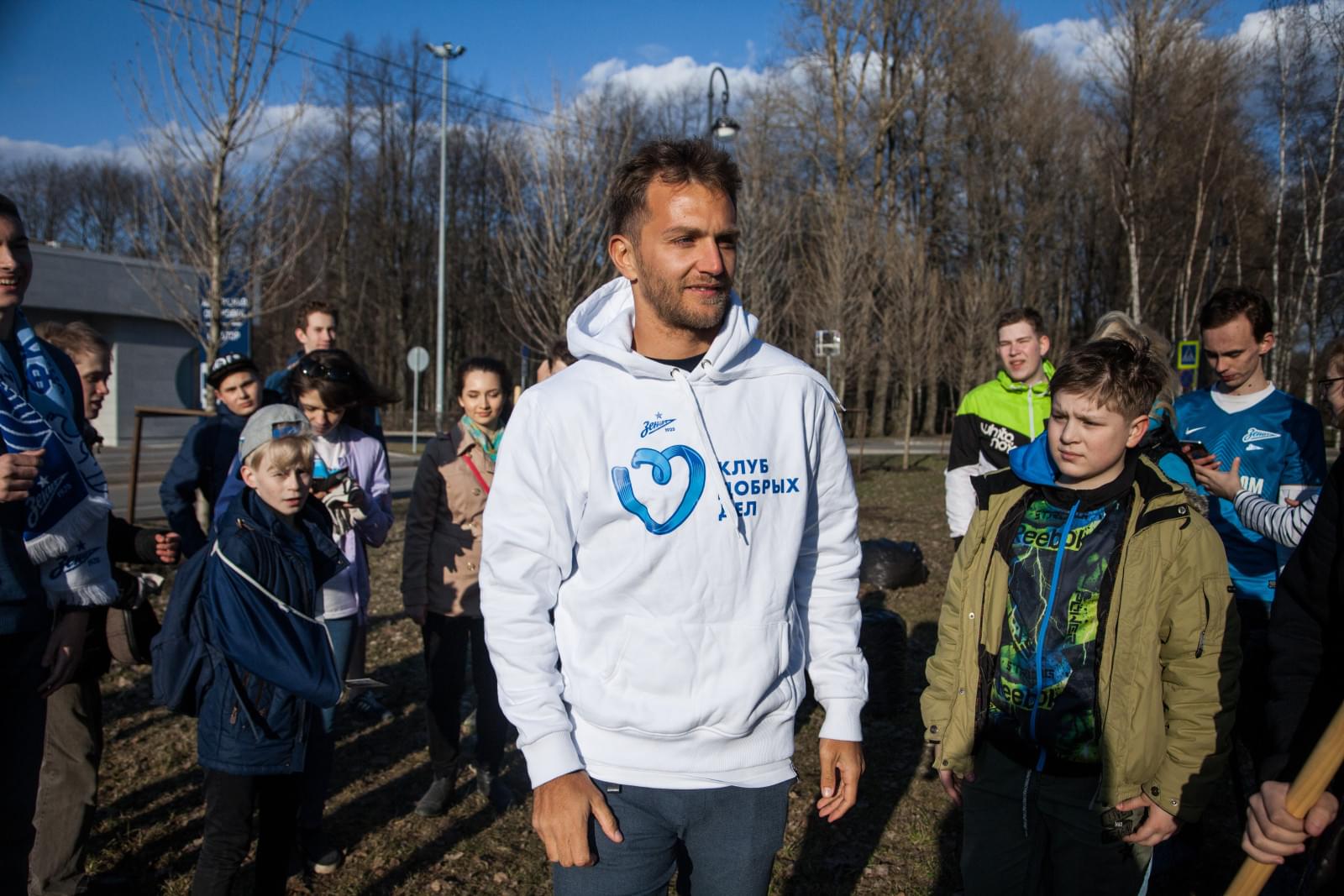 «Марафон Добра»: Доменико Кришито принимает участие в субботнике