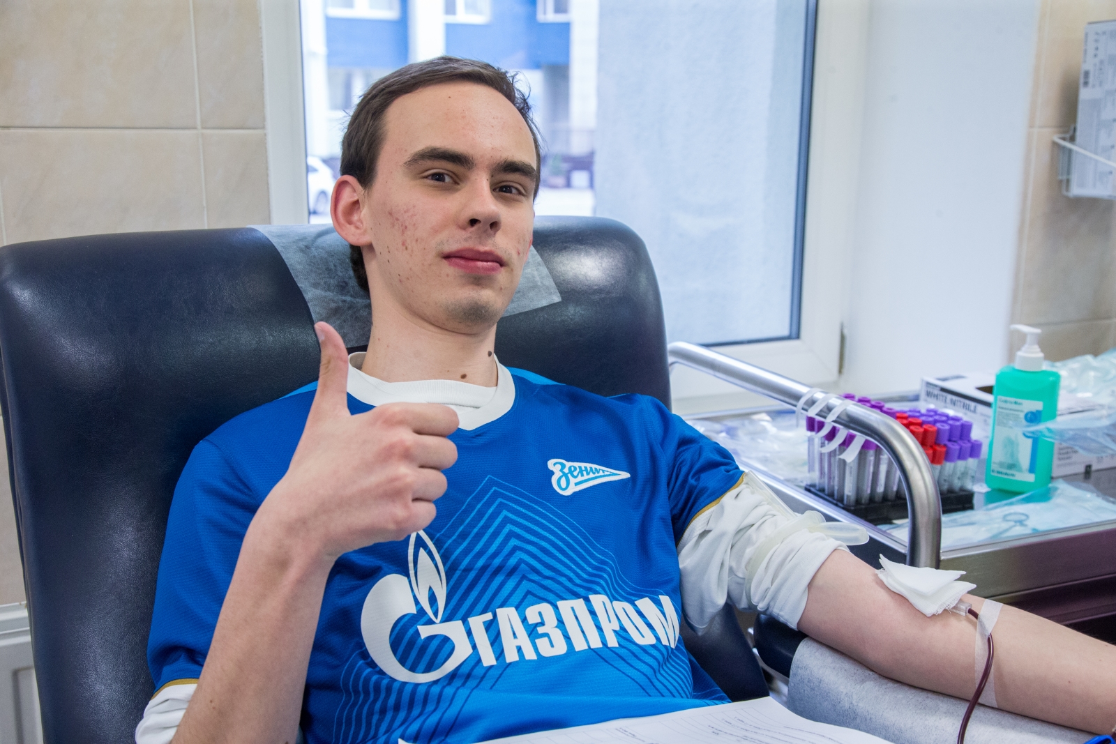 «Марафон добра»: болельщики «Зенита» проводят «День донора»