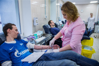 «Марафон добра»: болельщики «Зенита» проводят «День донора»