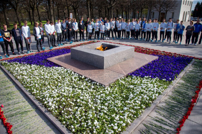 Воспитанники «Газпром»-Академии «Зенита» на Пискаревском мемориале 