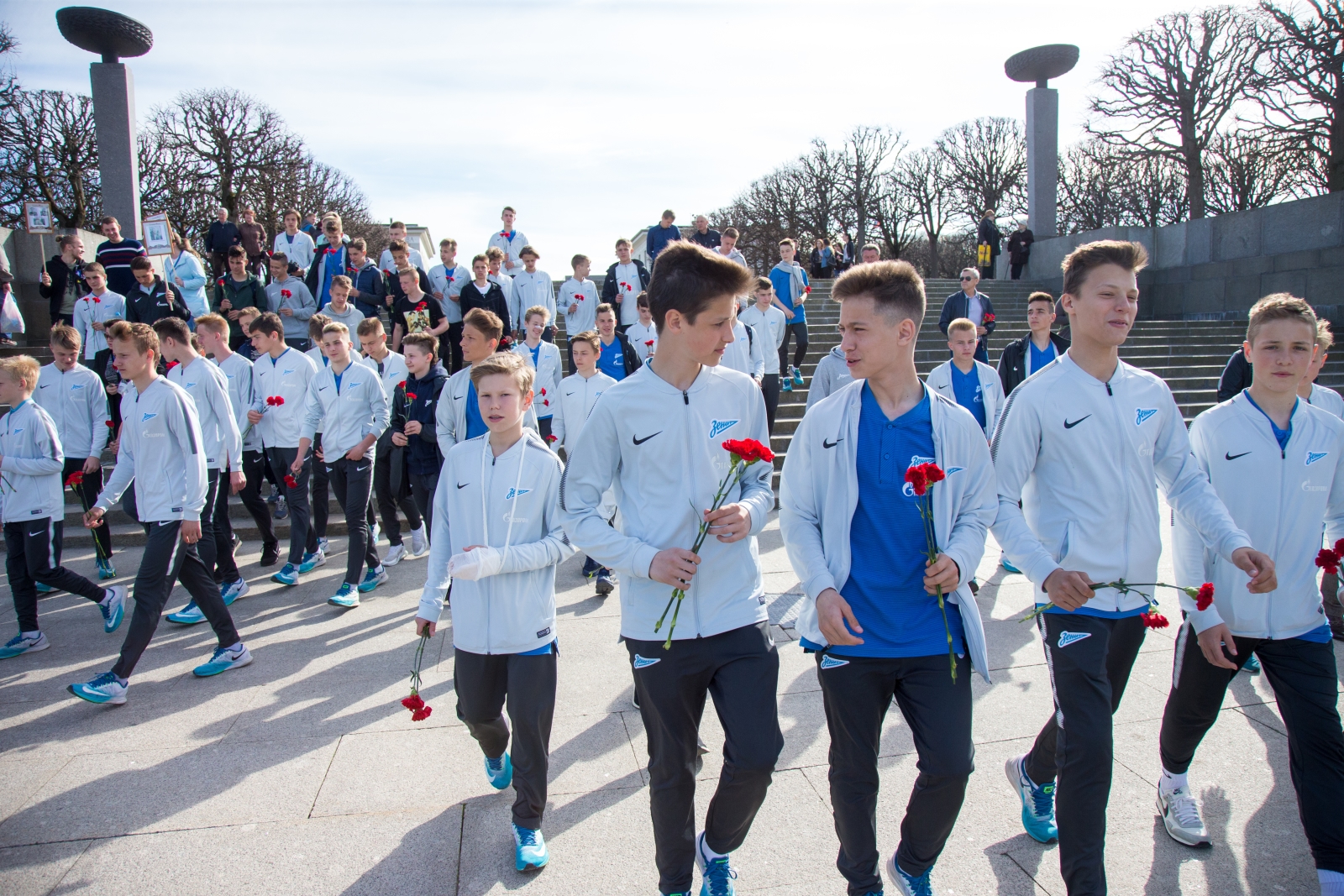 Воспитанники «Газпром»-Академии «Зенита» на Пискаревском мемориале