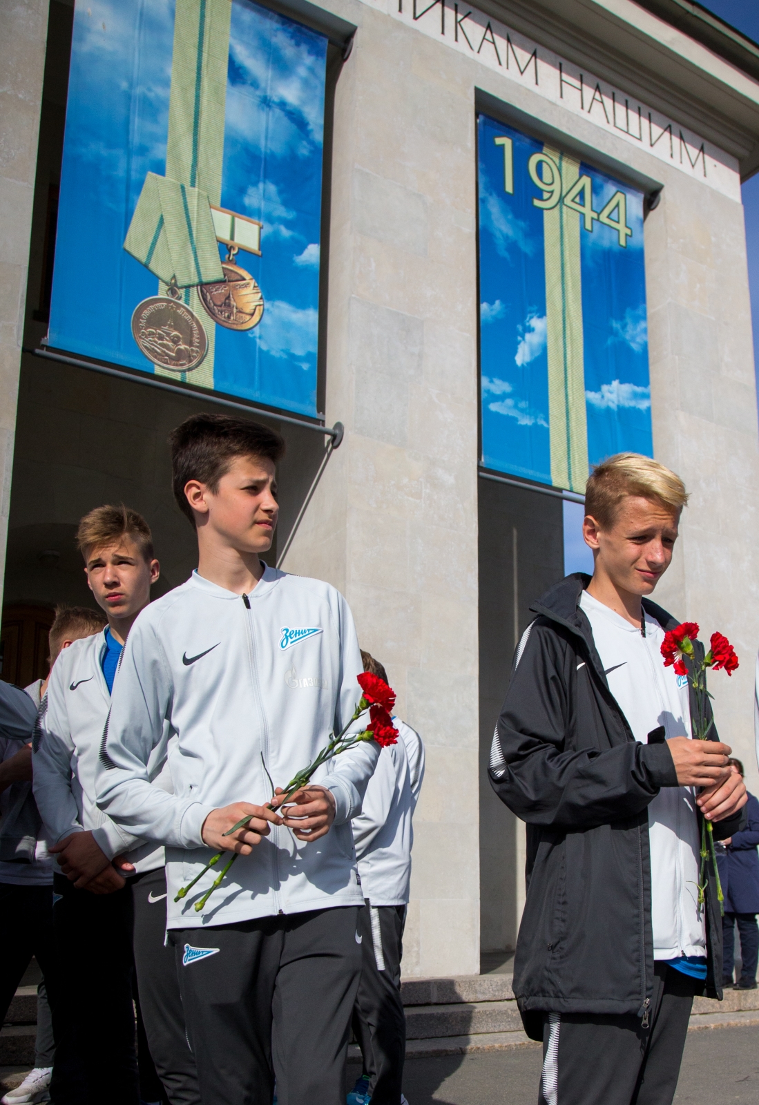 Воспитанники «Газпром»-Академии «Зенита» на Пискаревском мемориале