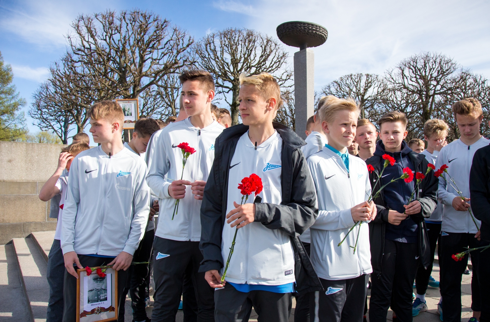Воспитанники «Газпром»-Академии «Зенита» на Пискаревском мемориале