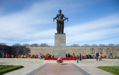 Воспитанники «Газпром»-Академии «Зенита» на Пискаревском мемориале