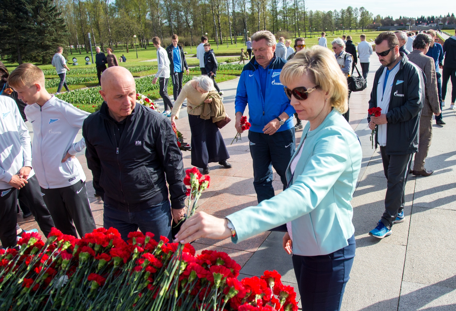 Воспитанники «Газпром»-Академии «Зенита» на Пискаревском мемориале