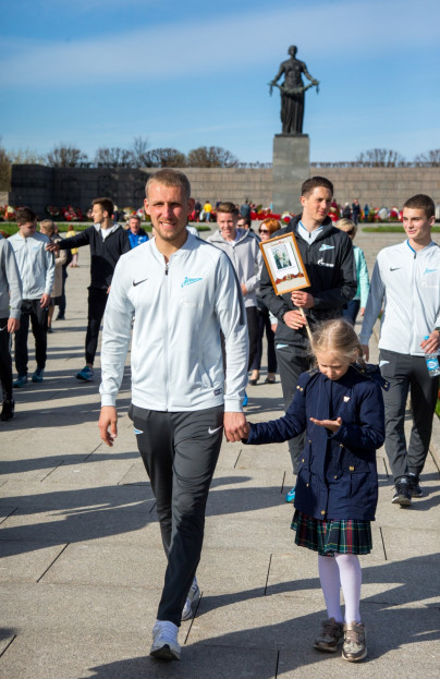 Воспитанники «Газпром»-Академии «Зенита» на Пискаревском мемориале