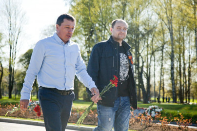 «Зенит»-2 возлагает цветы на Пискаревском мемориальном кладбище