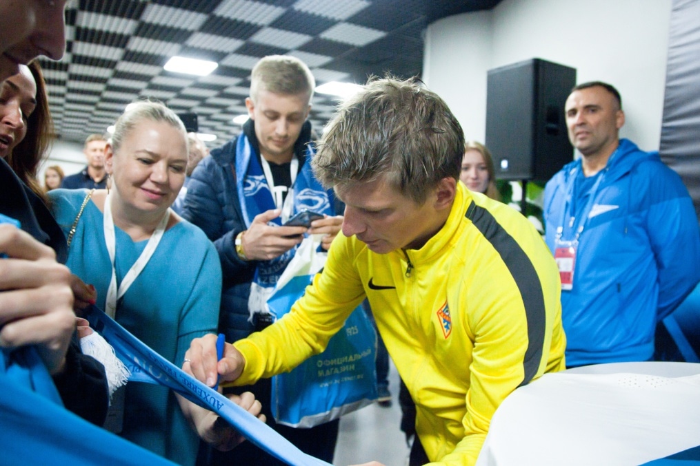 Автограф-сессия Андрея Аршавина в Бизнес-клубе «Зенита»