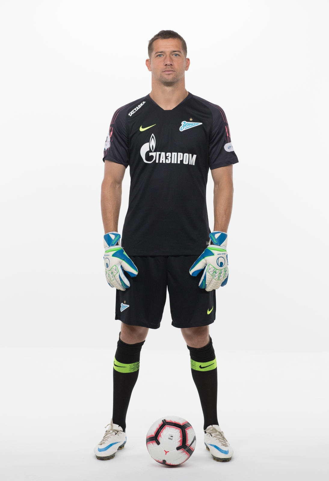 Фотосессия футболистов и тренеров основного состава ФК «Зенит» сезона 2018/19