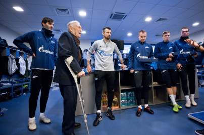 Ветераны клуба встретились с командой в «Газпром»-тренировочном центре