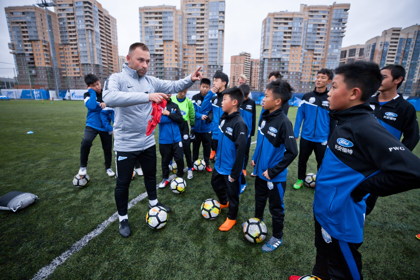 Церемония открытия тренировочного сбора китайской команды в Академии