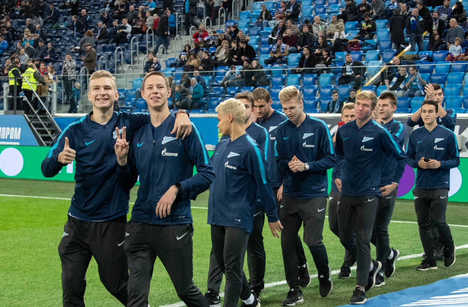 Чествование выпускников команды «Газпром»-Академии на матче «Зенит» — «Рубин»