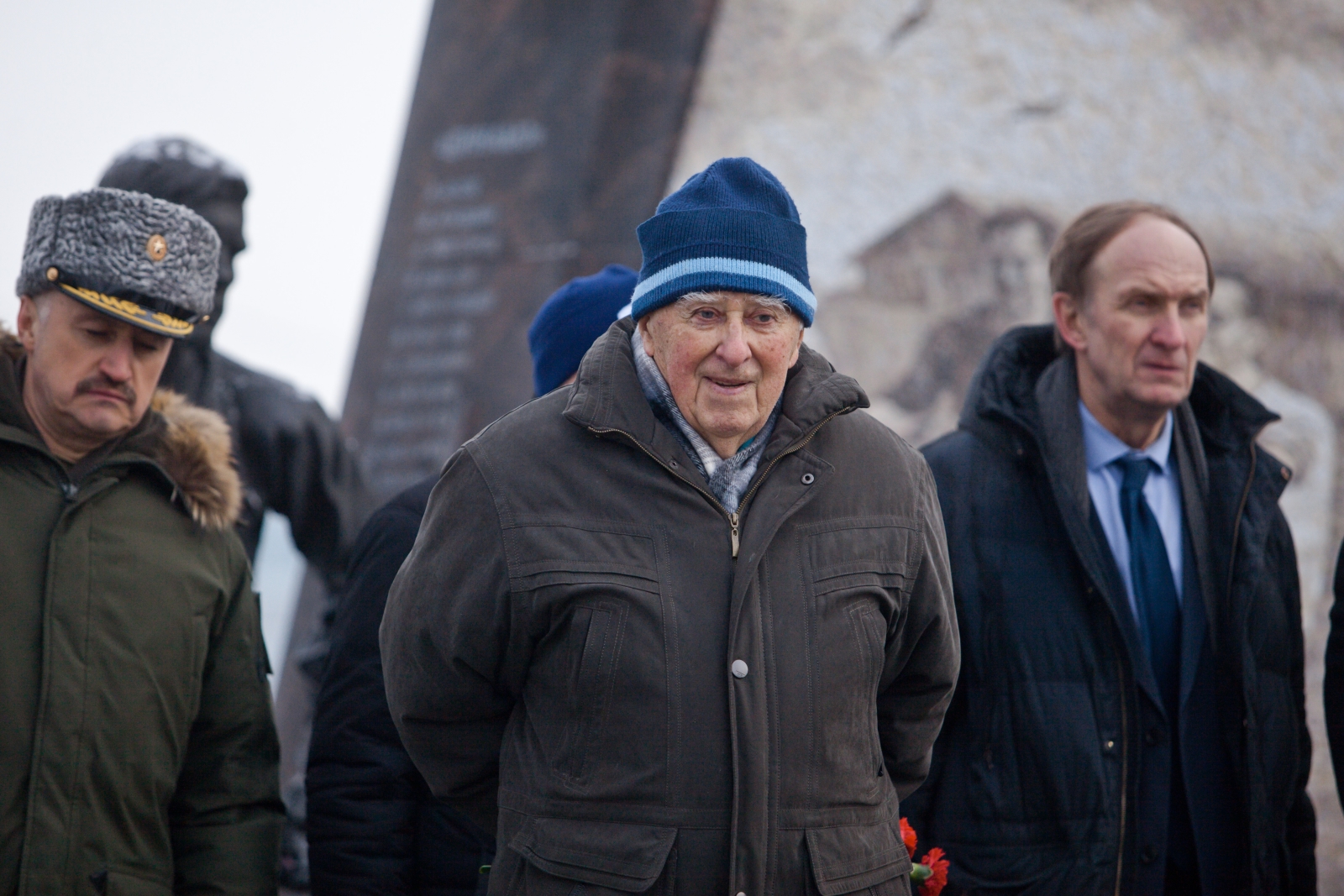 Возложение цветов к памятнику футболистам блокадного Ленинграда