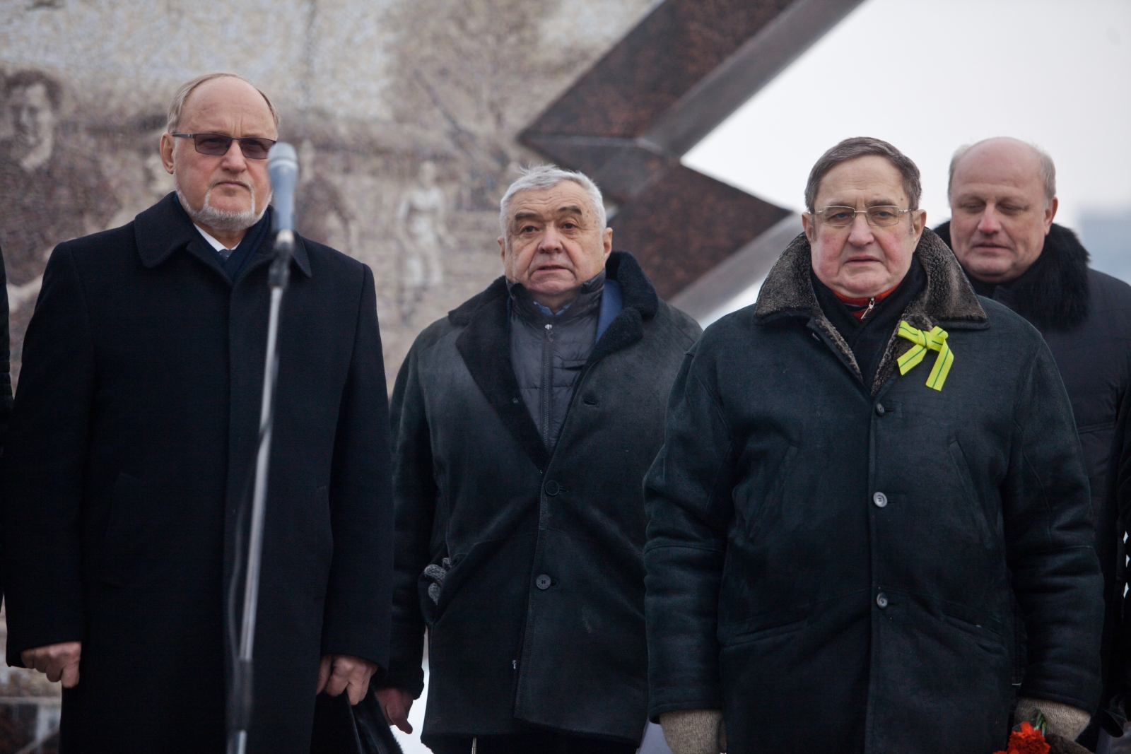 Возложение цветов к памятнику футболистам блокадного Ленинграда