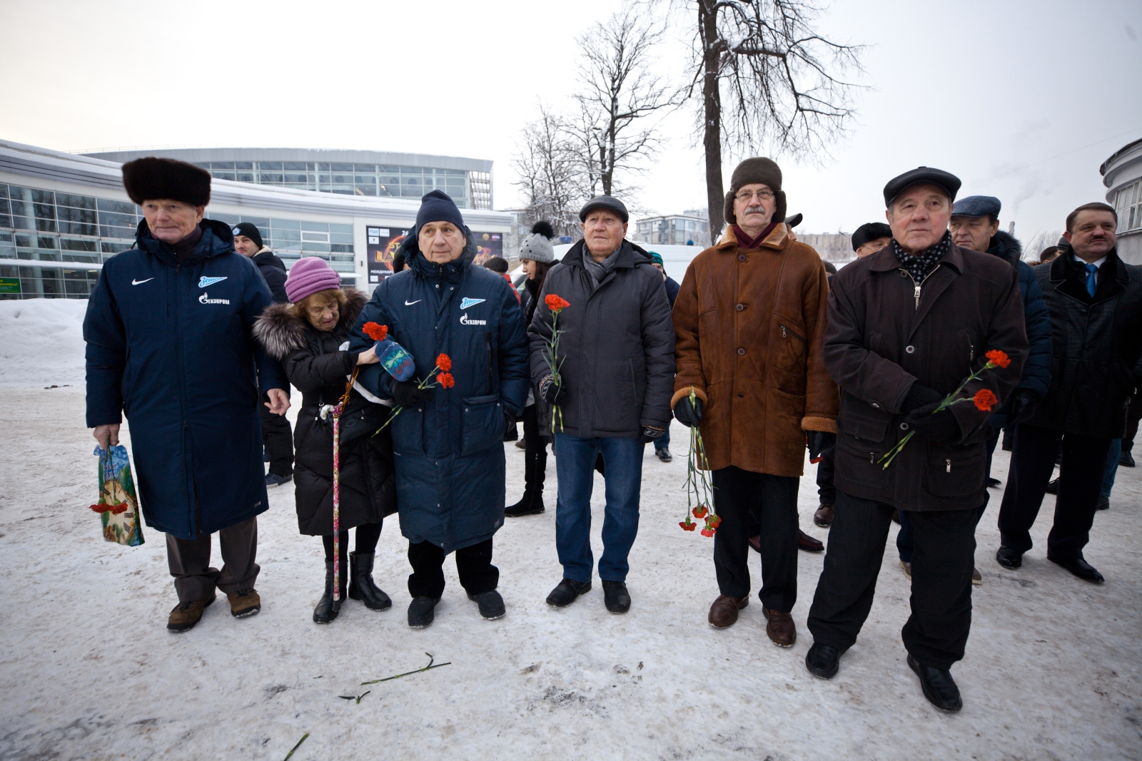 Возложение цветов к памятнику футболистам блокадного Ленинграда