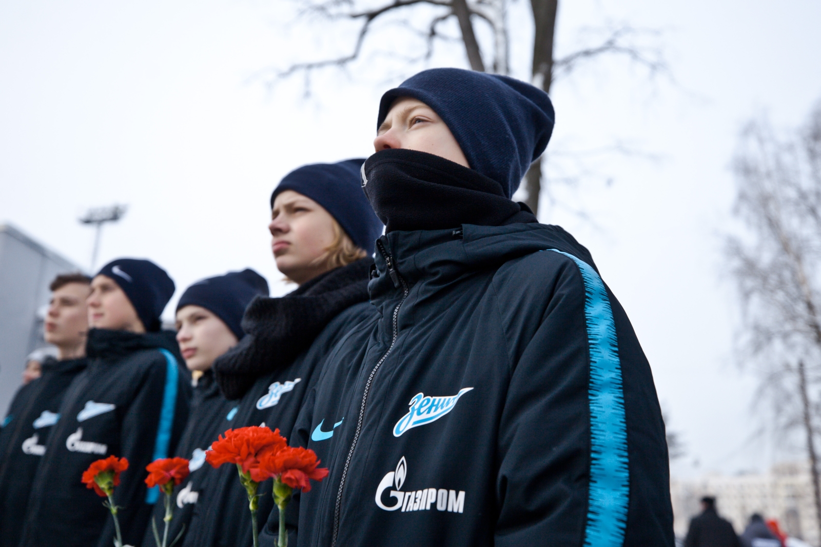 Возложение цветов к памятнику футболистам блокадного Ленинграда
