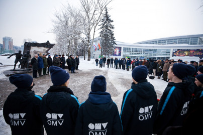 Возложение цветов к памятнику футболистам блокадного Ленинграда
