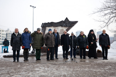 Возложение цветов к памятнику футболистам блокадного Ленинграда