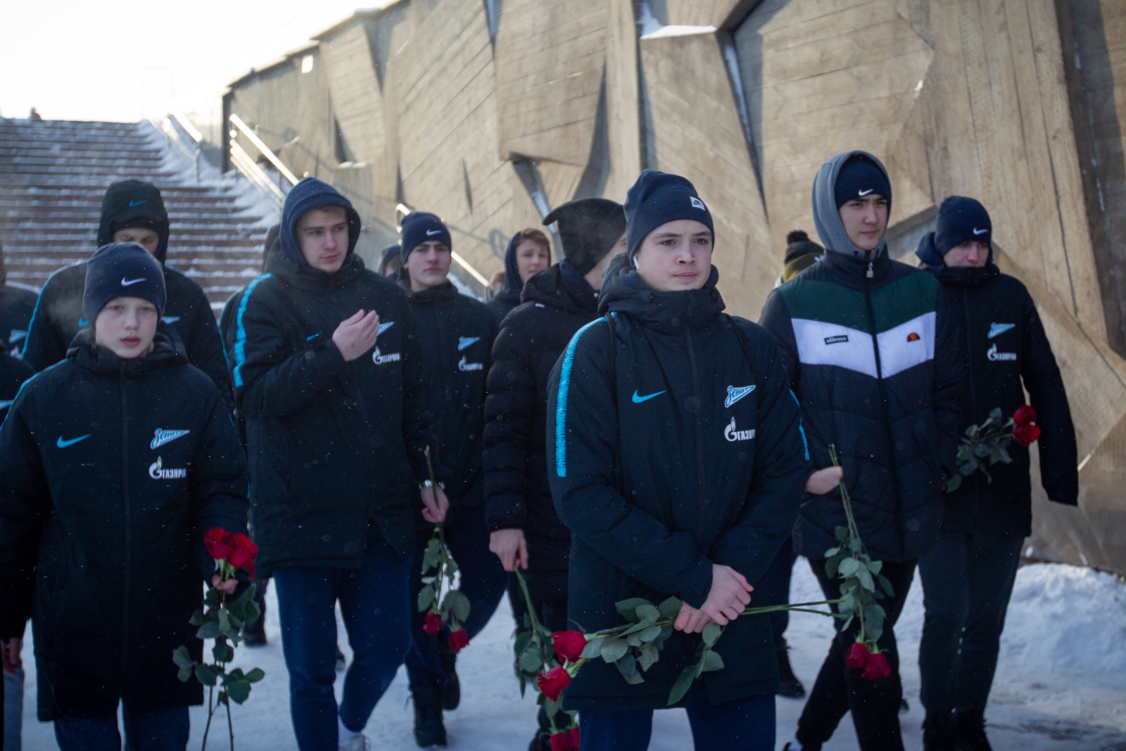 Возложение цветов к Монументу героическим защитникам Ленинграда