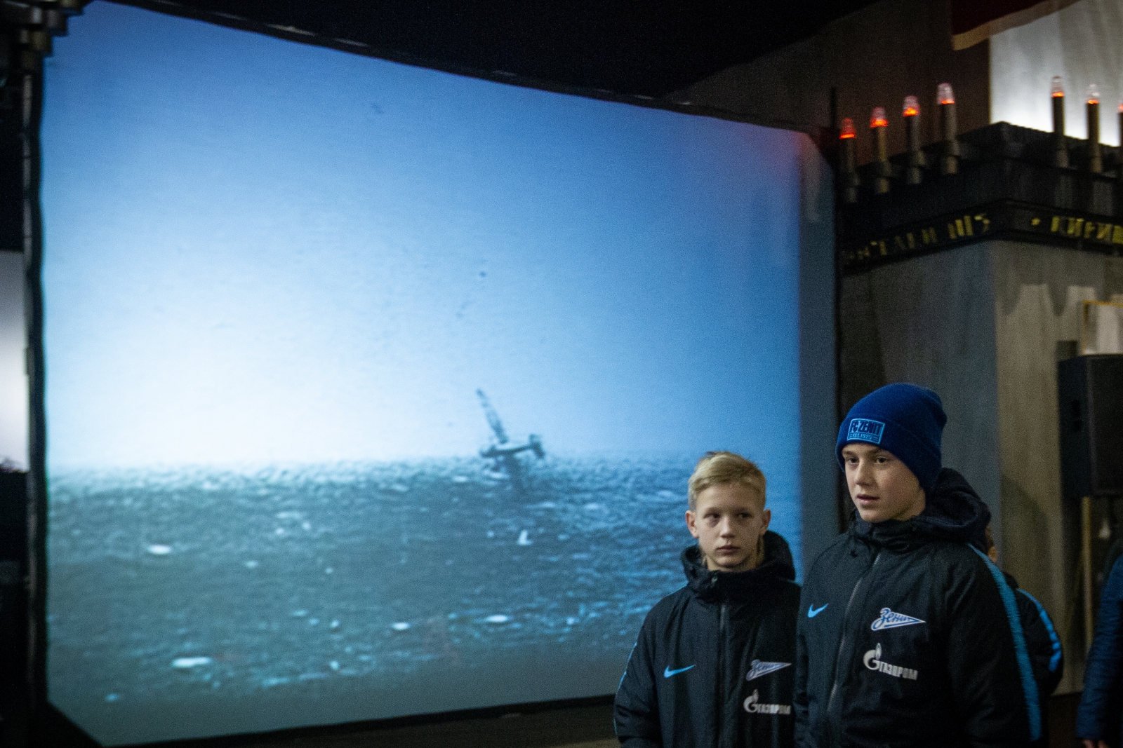 Возложение цветов к Монументу героическим защитникам Ленинграда