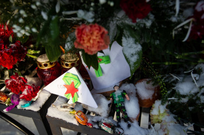 Возложение цветов к Монументу героическим защитникам Ленинграда