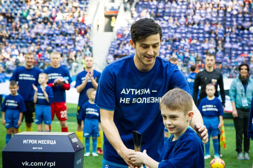 Акция «Аутизм — не болезнь» перед матчем «Зенит» — «Анжи»