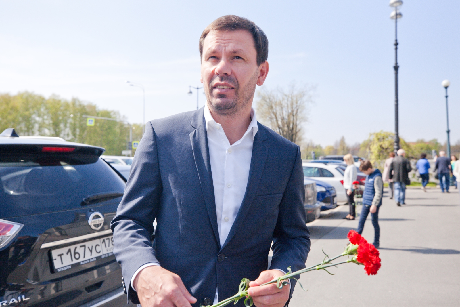 Игроки «Зенита»-м возлагают цветы на Пискаревском мемориальном кладбище