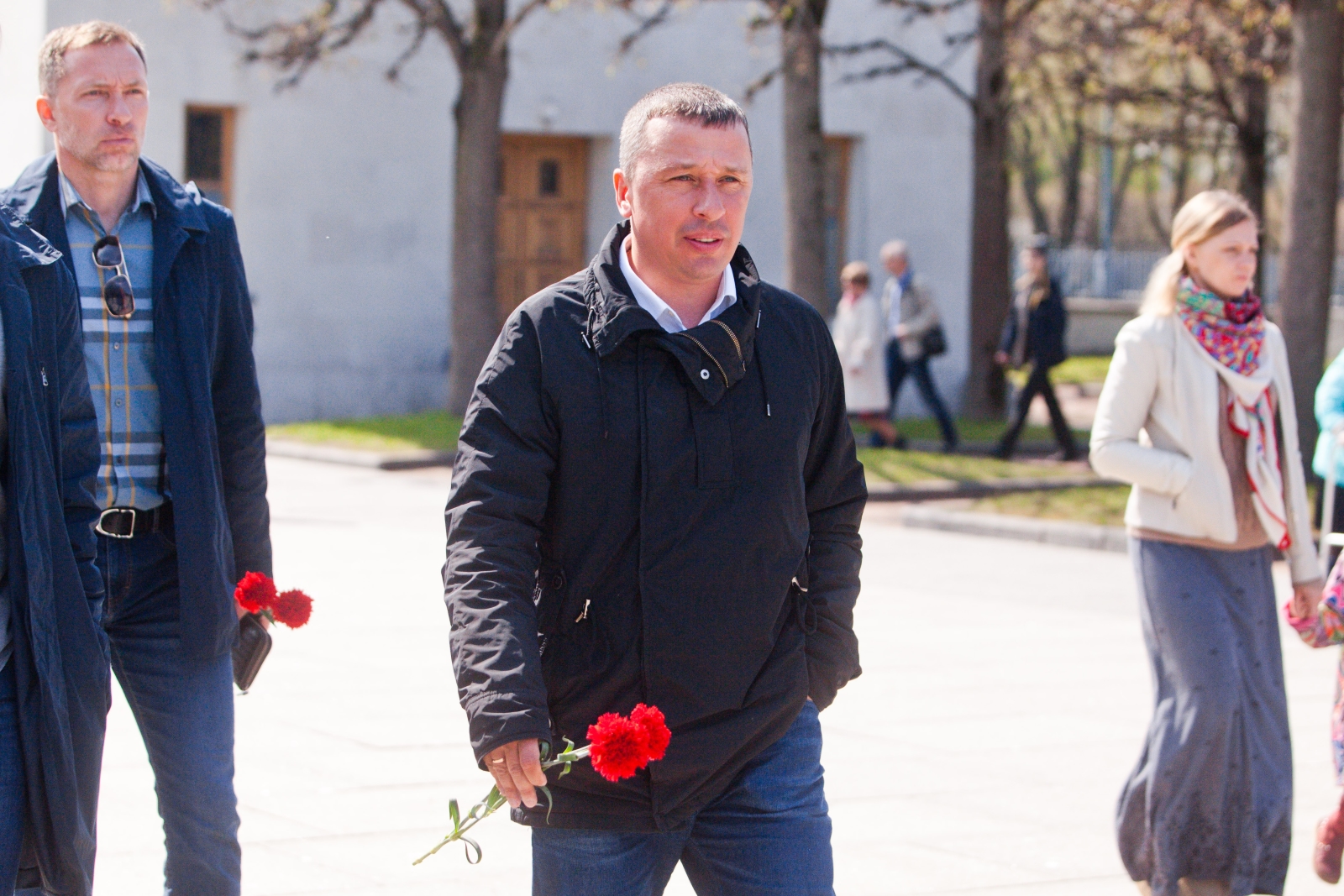 Игроки «Зенита»-м возлагают цветы на Пискаревском мемориальном кладбище