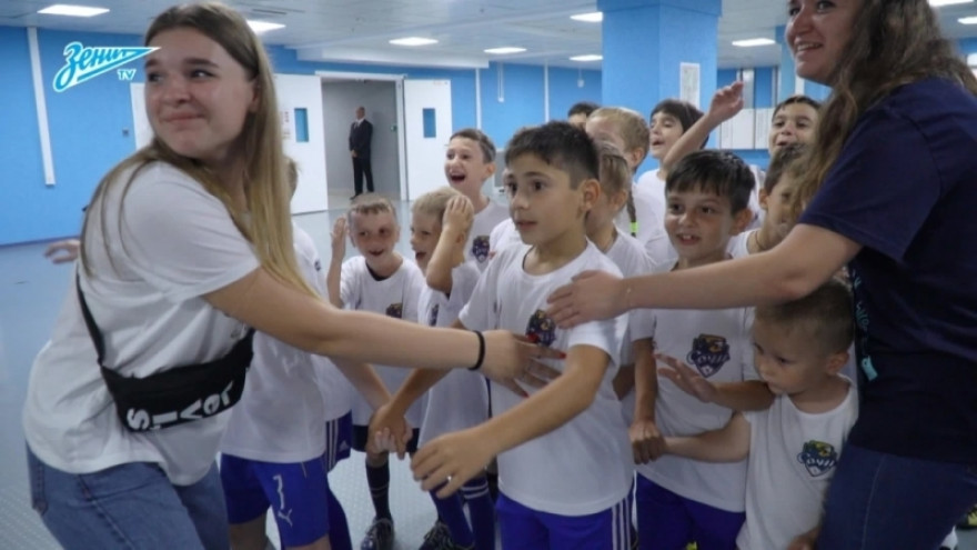 «Дзюба! Дзюба! Дзюба!»: как нападающего встретили в Сочи