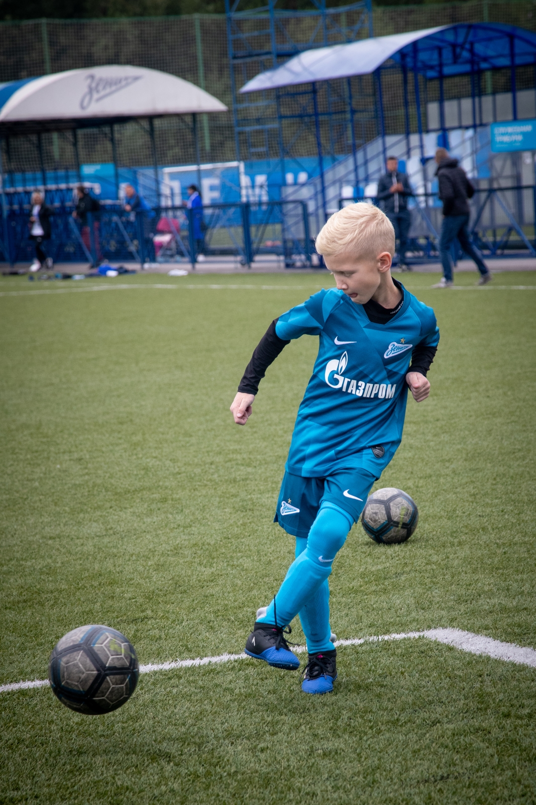 Бранислав Иванович и Владислав Ракицкий провели тренировку для победителей «Большого фестиваля футбола»