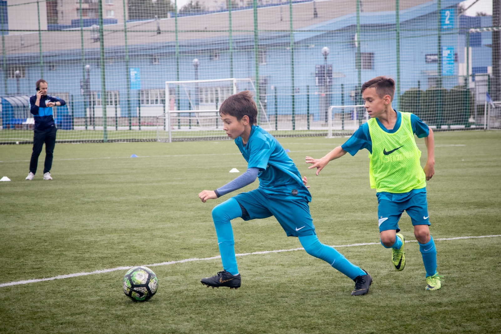 Бранислав Иванович и Владислав Ракицкий провели тренировку для победителей «Большого фестиваля футбола»