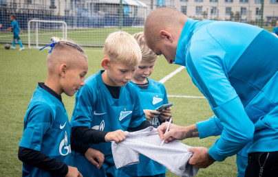 Бранислав Иванович и Владислав Ракицкий провели тренировку для победителей «Большого фестиваля футбола»