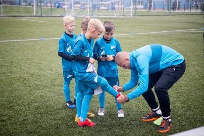 Бранислав Иванович и Владислав Ракицкий провели тренировку для победителей «Большого фестиваля футбола»