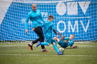 Бранислав Иванович и Владислав Ракицкий провели тренировку для победителей «Большого фестиваля футбола»