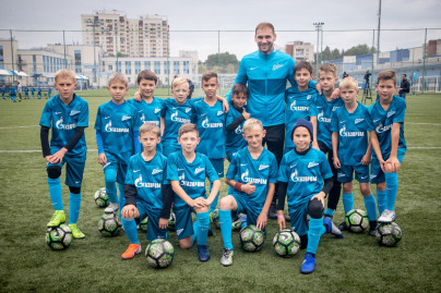 Бранислав Иванович и Владислав Ракицкий провели тренировку для победителей «Большого фестиваля футбола»