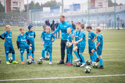 Бранислав Иванович и Владислав Ракицкий провели тренировку для победителей «Большого фестиваля футбола»