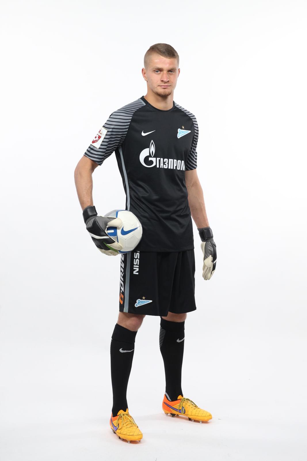 Фотосессия футболистов и тренеров основного состава ФК «Зенит» сезона 2016/2017