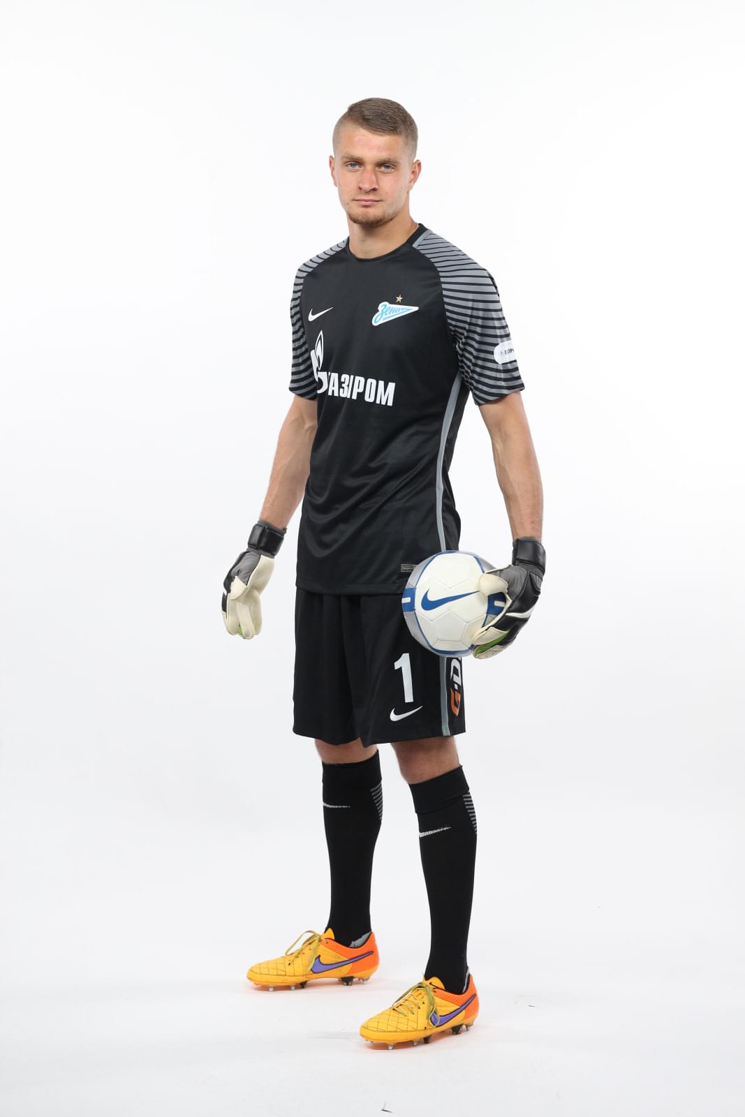 Фотосессия футболистов и тренеров основного состава ФК «Зенит» сезона 2016/2017