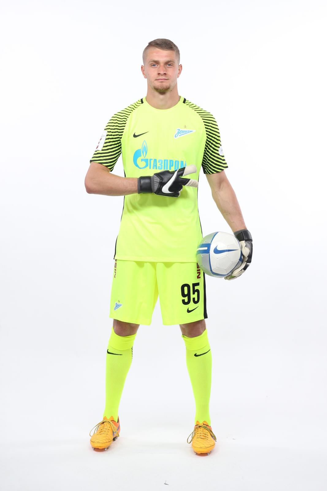 Фотосессия футболистов и тренеров основного состава ФК «Зенит» сезона 2016/2017