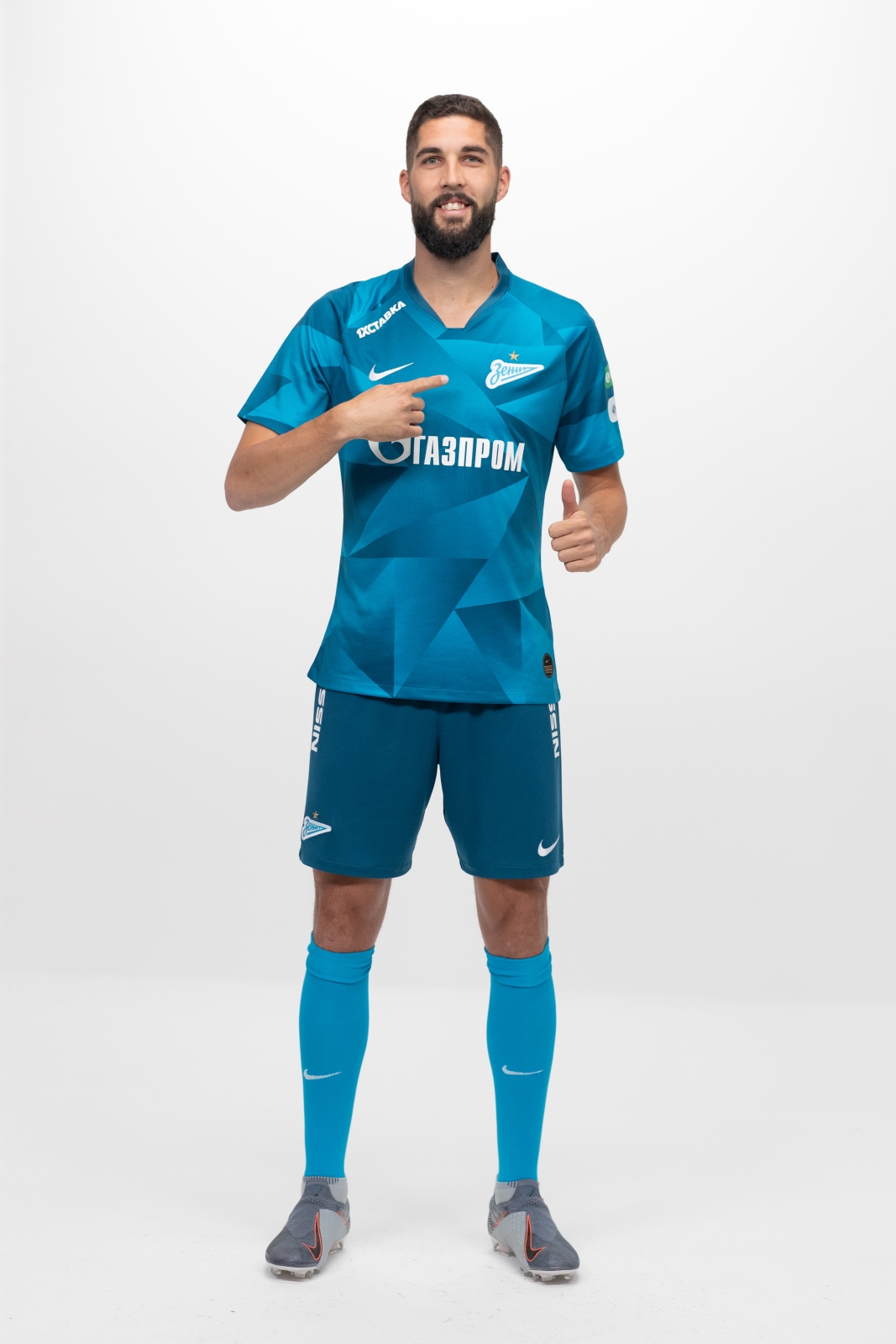 Фотосессия футболистов и тренеров основного состава ФК «Зенит» сезона 2019/20