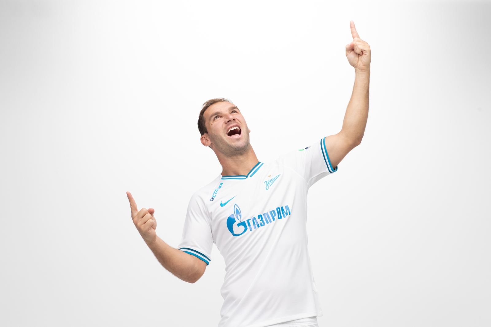 Фотосессия футболистов и тренеров основного состава ФК «Зенит» сезона 2019/20